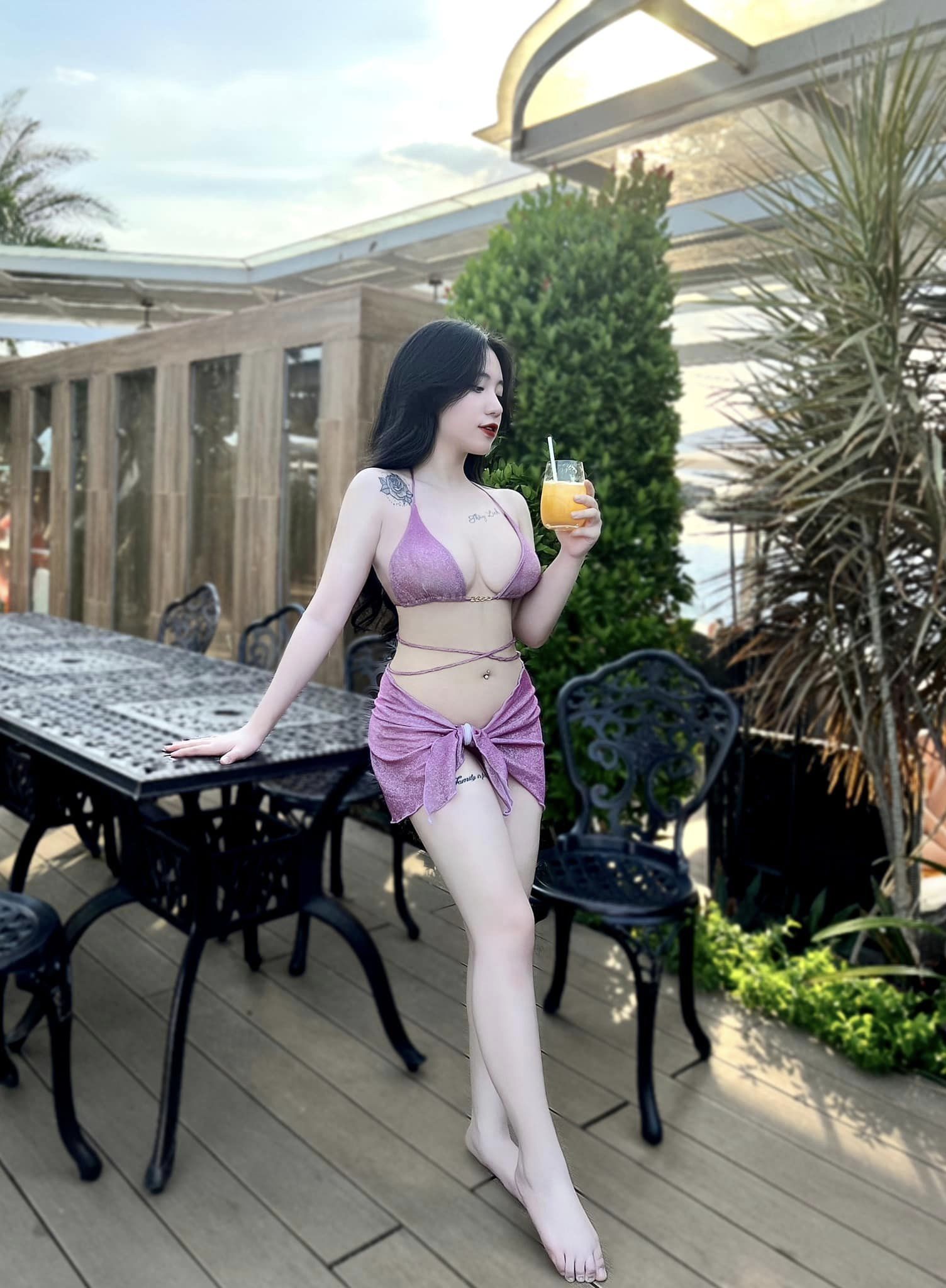 Ảnh bikini hotgirl ngực khủng